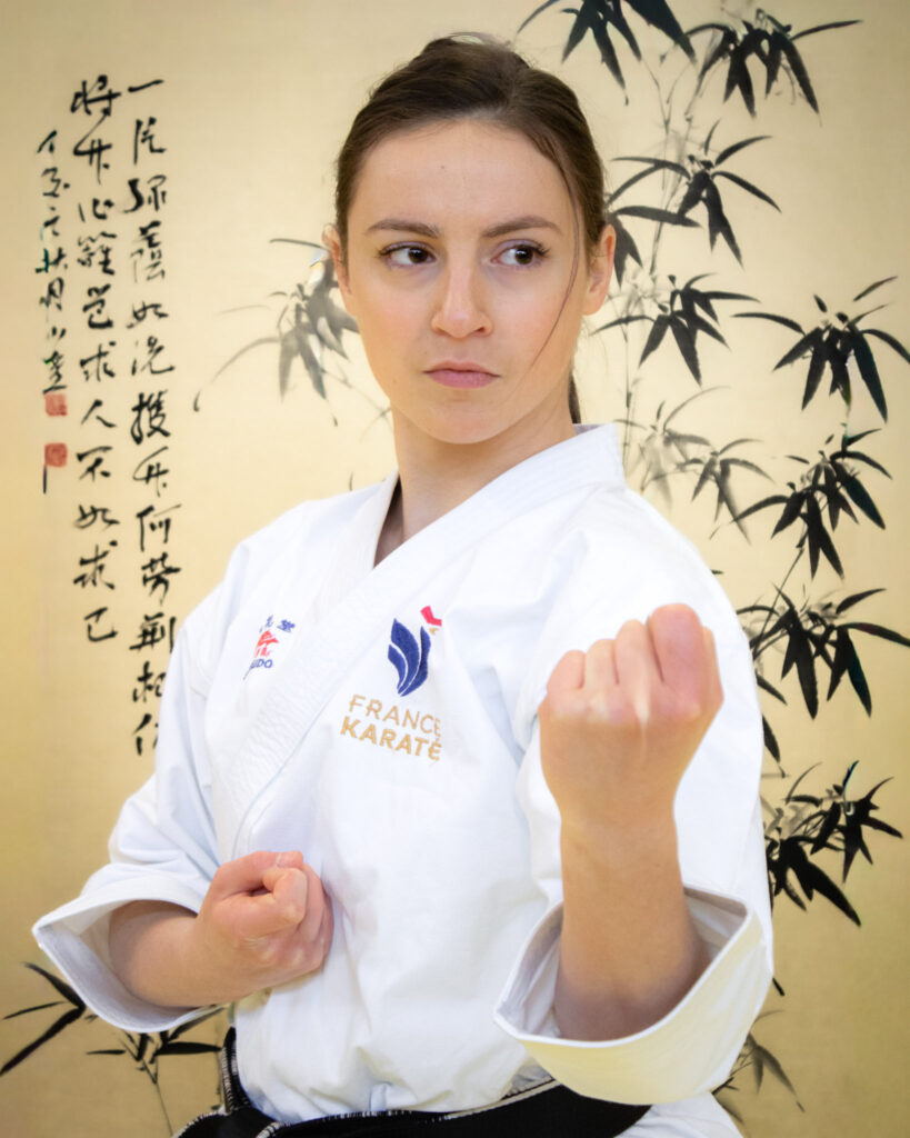 fille blocage karaté