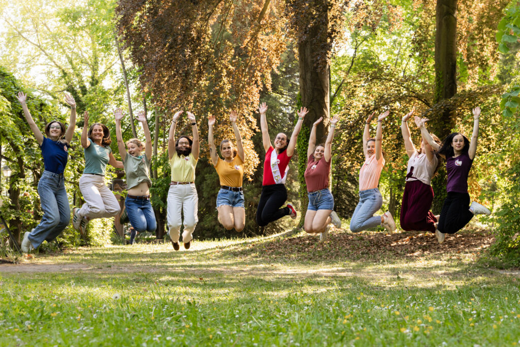 Photographie d'une future mariée à son EVJF au parc de l'orangerie