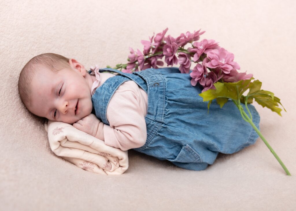 Photographie d'un portrait de bébé qui dort en intérieur à Colmar